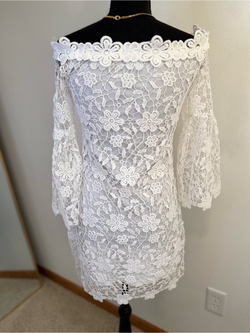 Auxo Collection White Floral Lace Off Shoulder Dress Size S Bell Sleeve - Picture 6 of 13